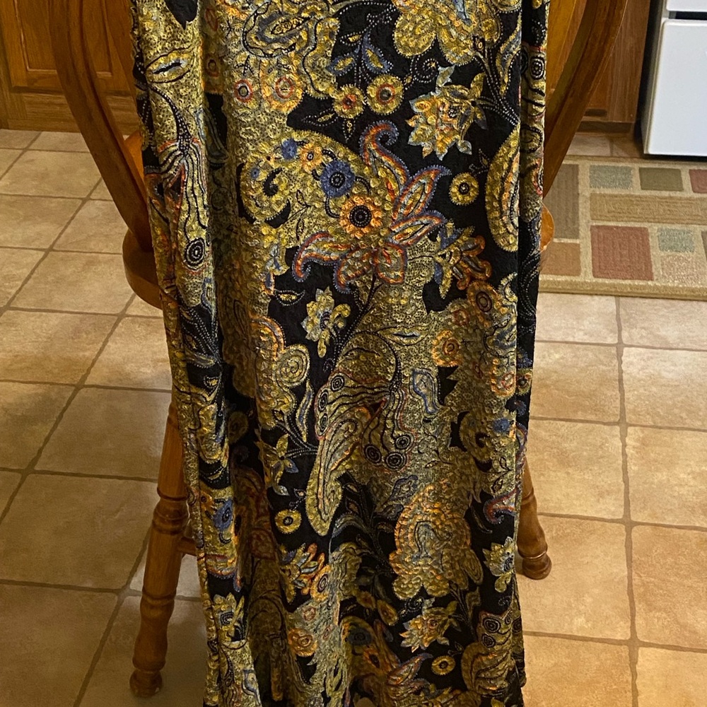 West End: Elegant Paisley Maxi Skirt size M
